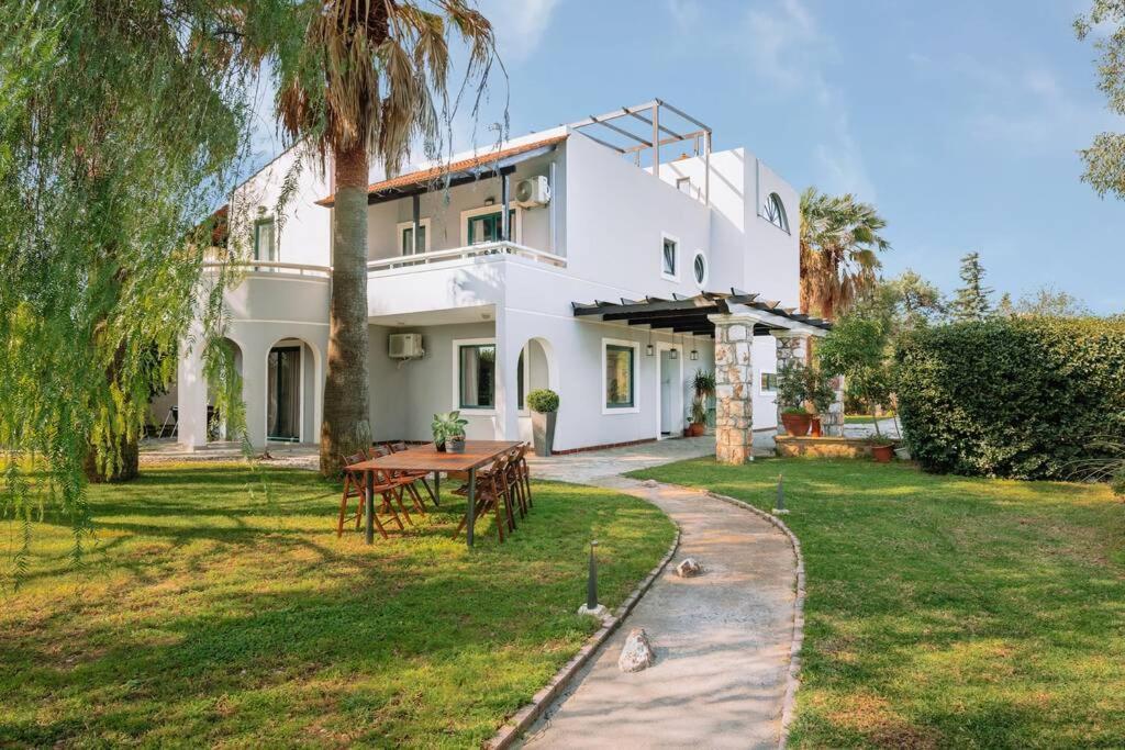 Never Ending Summer Luxury Asgourou